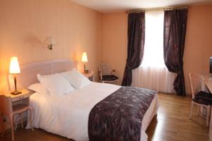 Hotel Hostellerie de Fontanges : Chambre Double Standard avec Baignoire