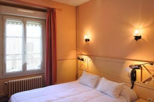 Hotel Logis Hostellerie Du Cheval Blanc : photos des chambres