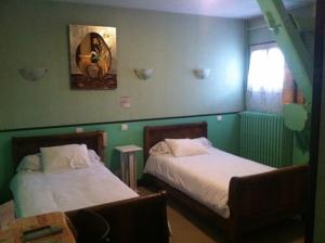 Hotel Logis Hostellerie Du Cheval Blanc : photos des chambres