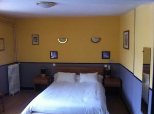 Hotel Logis Hostellerie Du Cheval Blanc : photos des chambres