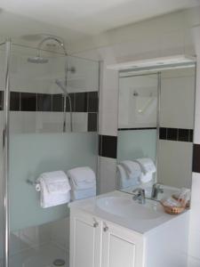 Hotel Logis Le Grand Monarque - Donzy : photos des chambres