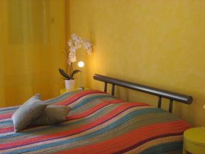 Chambres d'hotes/B&B La Bastide du Clos d'Ezort : Chambre Double - Vue sur Piscine