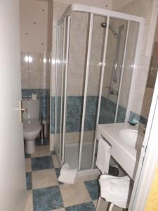 Hebergement La Vieille Auberge du Lac : Chambre Double avec Salle de Bains Privative Séparée