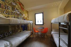 Auberge de jeunesse The 3 Ducks Eiffel Tower by Hiphophostels : Chambre Quadruple avec Douche