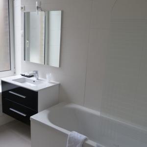 Hotel Le Saint Louis : Chambre Double - Bain ou Douche