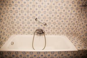 Hotel Auberge De La Madone : Chambre Double Standard avec Baignoire