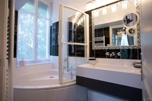 Hotel Chateau de Challanges : Suite (2 Adultes + 1 Enfant)