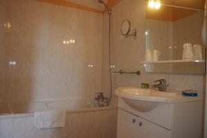 Hotel Restaurant Le Pradinas : Chambre Lits Jumeaux