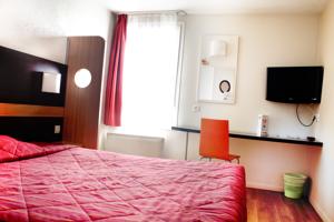 Hotel Premiere Classe Troyes - La Chapelle Saint Luc : Chambre Quadruple avec 1 Lit Double et 2 Lits Simples