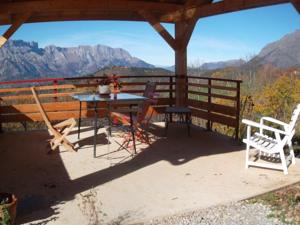 Chambres d'hotes/B&B Comme un ecrin... Chambres et table d'hotes : Chambre Double - Vue sur Montagne