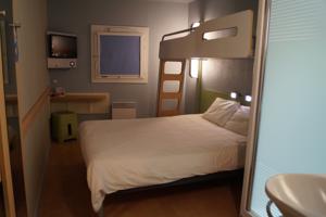 Hotel ibis budget Cabourg Dives sur Mer : Chambre Triple avec Grand Lit et Lit Superposé (3 Adultes)