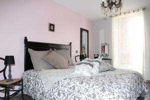 Chambres d'hotes/B&B Aux Pierres Magiques : Chambre Double avec Lit d'Appoint