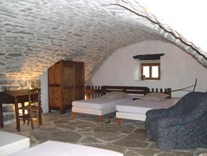 Chambres d'hotes/B&B La bergerie : Chambre Quadruple avec Salle de Bains Privative