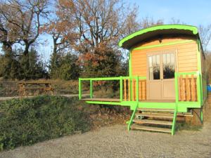 Hebergement La Roulotte d'Alcas : photos des chambres