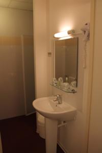 Brit Hotel L'Adresse : photos des chambres