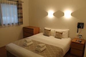 Brit Hotel L'Adresse : photos des chambres