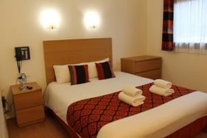 Brit Hotel L'Adresse : photos des chambres