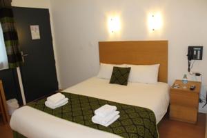Brit Hotel L'Adresse : photos des chambres