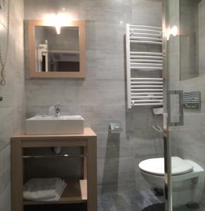 Grand Hotel Clichy Paris : 2 Chambres Adjacentes