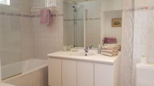 Chambres d'hotes/B&B Domaine De Bertrandy : photos des chambres