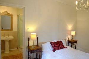 Chambres d'hotes/B&B Roquedure Farm : Chambre Double avec Salle de Bains Privative