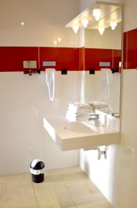 Hotel Logis Des Sources : Chambre Triple Supérieure