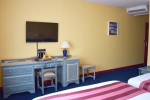 Hotel Logis Le Saint Nicolas : Chambre Triple