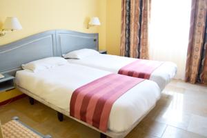 Hotel Logis Le Saint Nicolas : Chambre Lits Jumeaux