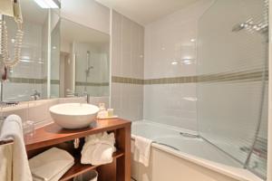 Hotel Golden Tulip Paris CDG Airport – Villepinte : Chambre Triple avec 3 Lits Simples