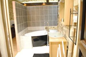 Chambres d'hotes/B&B Chez Marinou : Chambre Double avec Jacuzzi