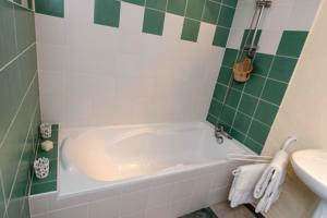 Chambres d'hotes/B&B Chambres d'hotes Larroquiniere : photos des chambres