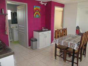 Appartement Maison Tifaloc : photos des chambres
