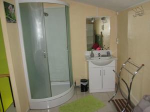 Appartement Maison Tifaloc : photos des chambres