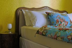 Chambres d'hotes/B&B Chateau la Maronne : Chambre Triple - Vue sur Jardin