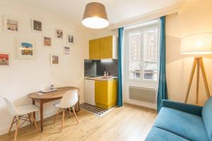 Chambres d'hotes/B&B Les Toits de Paris : Chambre Double ou Lits Jumeaux avec Salle de Bains Privative
