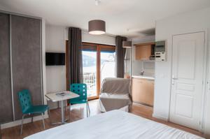 Appartement La villa Du Port : Studio avec Douche - Vue sur Lac