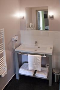 Hotel & Restaurant - Le Manoir des Cedres : photos des chambres