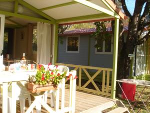 Hebergement Camping Frederic Mistral : photos des chambres