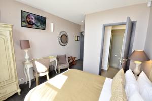 Hotel AUBERGE DU CHATEAU BLEU : Chambre Double ou Lits Jumeaux Standard - Vue sur Jardin