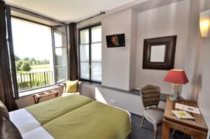 Hotel AUBERGE DU CHATEAU BLEU : photos des chambres