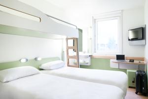 Hotel ibis budget Paris Porte De Montmartre : photos des chambres