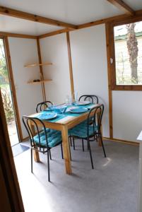 Hebergement Camping Le Dolium : photos des chambres