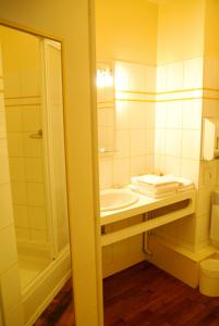 Hotel Logis Le Grand Monarque - Donzy : photos des chambres