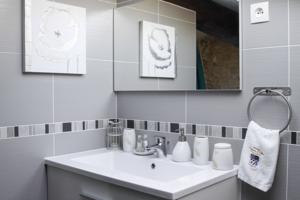 Chambres d'hotes/B&B La Veranda du Chateau Maison Noble : Chambre Double avec Lit d'Appoint