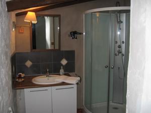 Chambres d'hotes/B&B L'Ancienne Gendarmerie : Chambre Lits Jumeaux - Vue sur Jardin