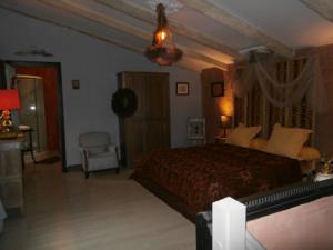 Chambres d'hotes/B&B L'Ancienne Gendarmerie : Chambre Double - Vue sur Jardin