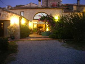 Hebergement Grande maison de Village : photos des chambres