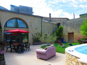 Hebergement Grande maison de Village : photos des chambres