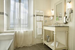 Logis Hotel, restaurant et spa Le Relais De Broceliande : Chambre Double Confort Plus