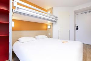 Hotel Premiere Classe Saint Brice Sous Foret : Chambre Triple (1 Lit Double et 1 Lit Simple)